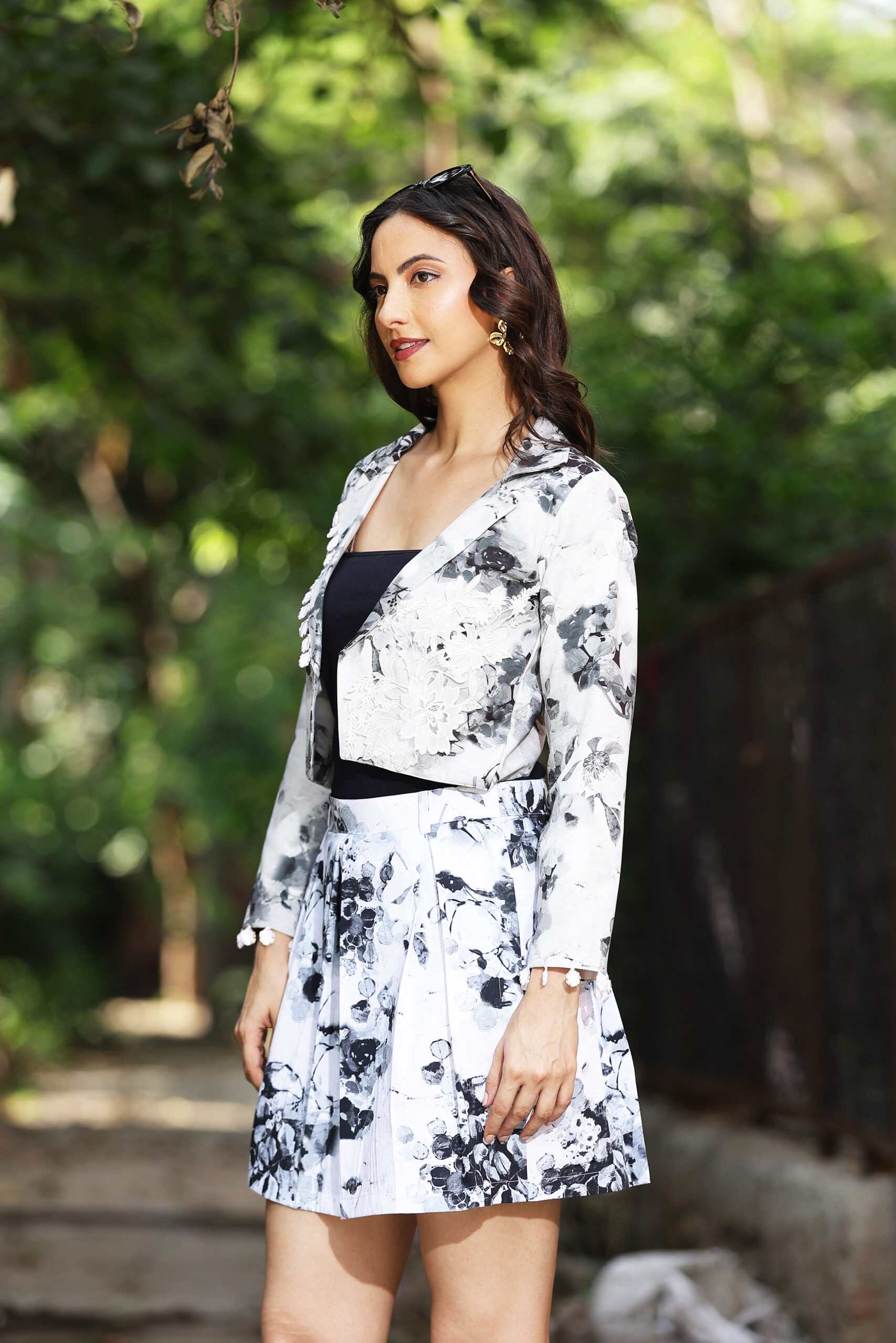 Artistic Black & White Blazer and Skirt Set - Image 4