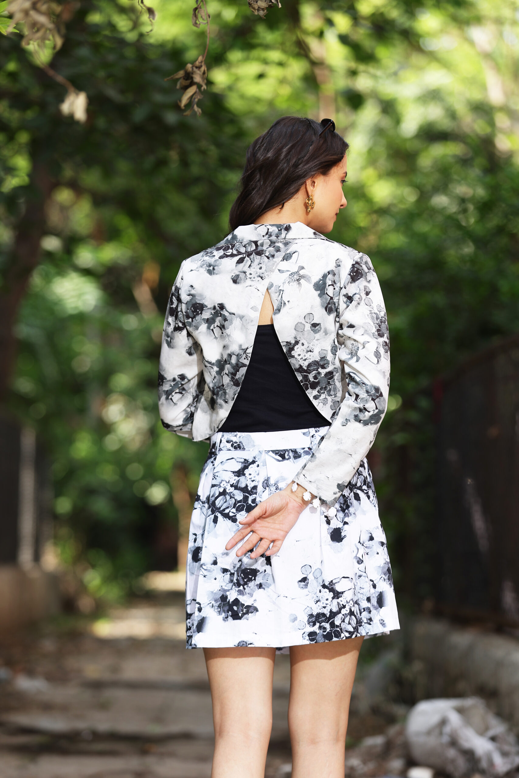 Artistic Black & White Blazer and Skirt Set - Image 5